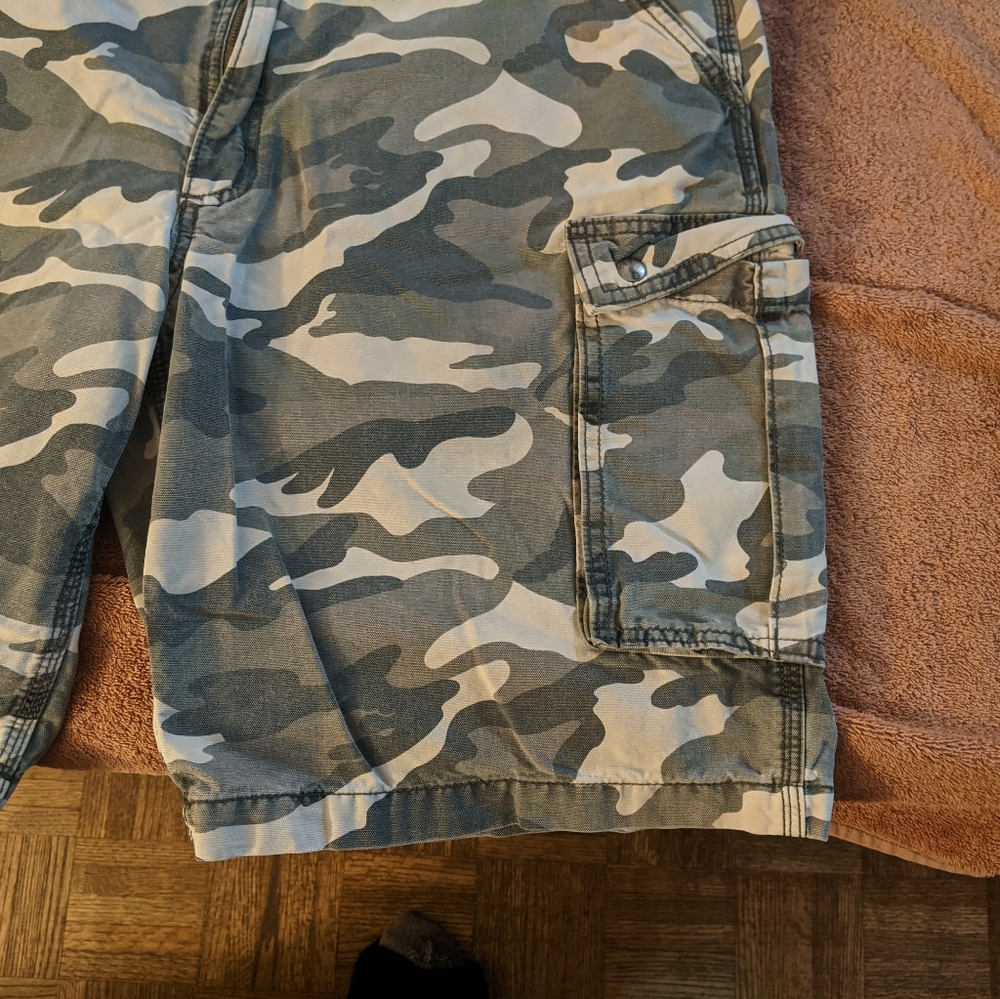 Men's Carhartt Cargo Shorts - Picture 4 of 5